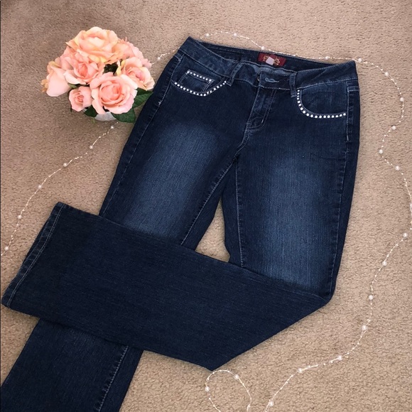 Authentic denim: studded jeans - Picture 2 of 5